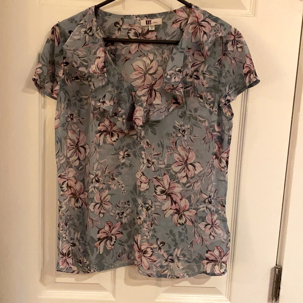 Kut from the Kloth grey and pink floral blouse